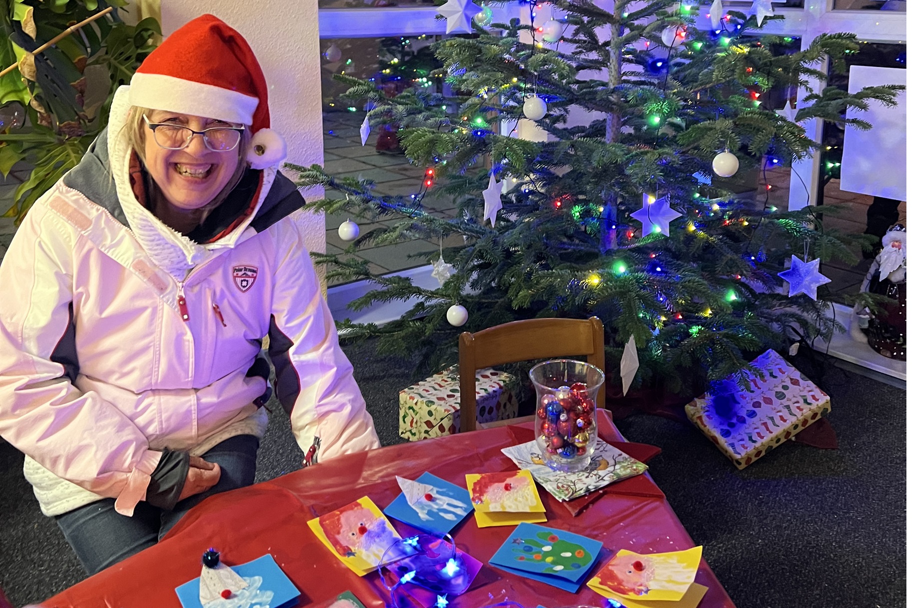 Zum Nikolaustag öffnete die Kita ihre Türen für den Weihnachtsmarkt, der Groß und Klein in vorweihnachtliche Stimmung versetzte. 