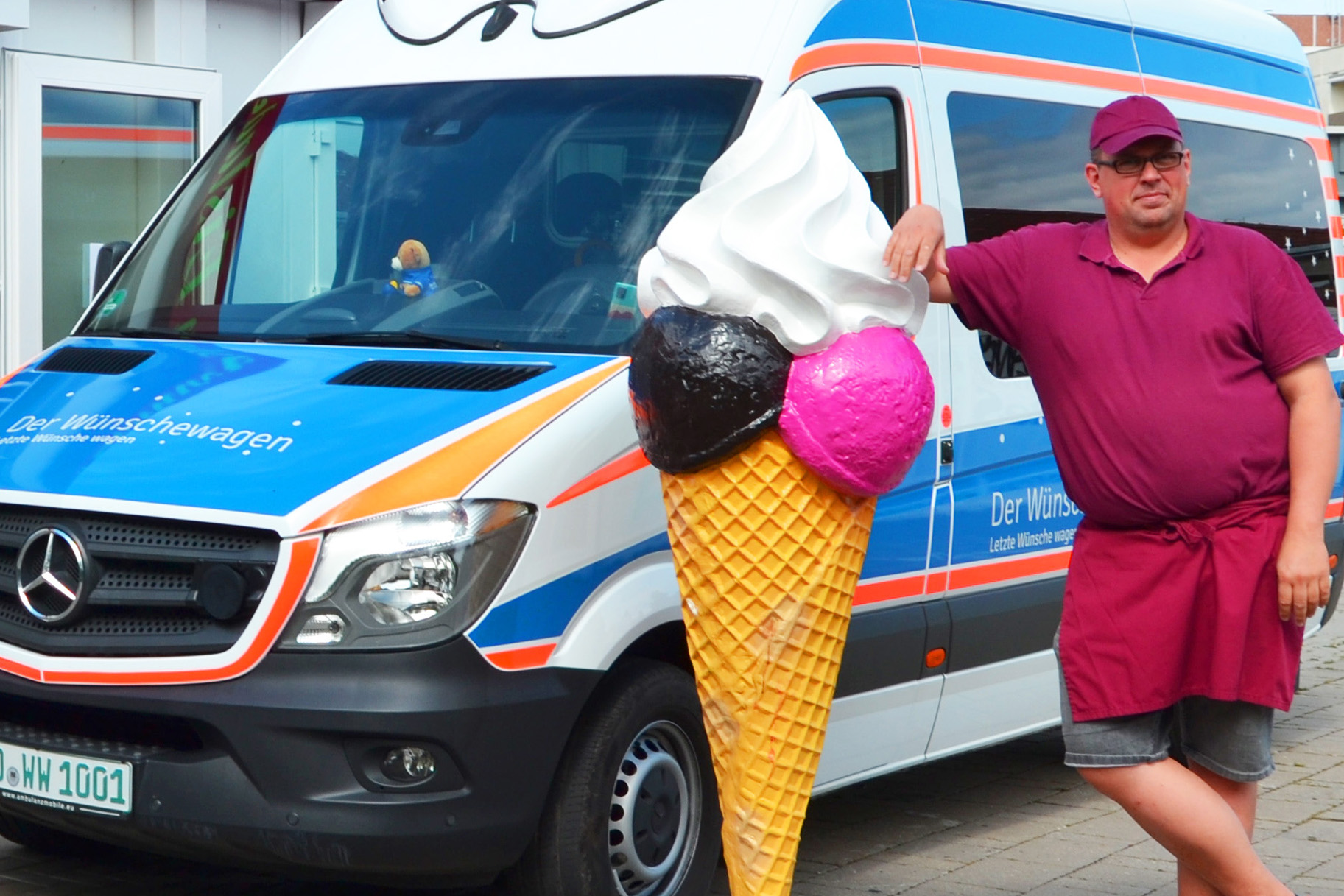 Eisladen „Stracciella“ in der Silberhöhe Halle (Saale) startet zweiwöchige Spendenaktion für ASB-Wünschewagen 
