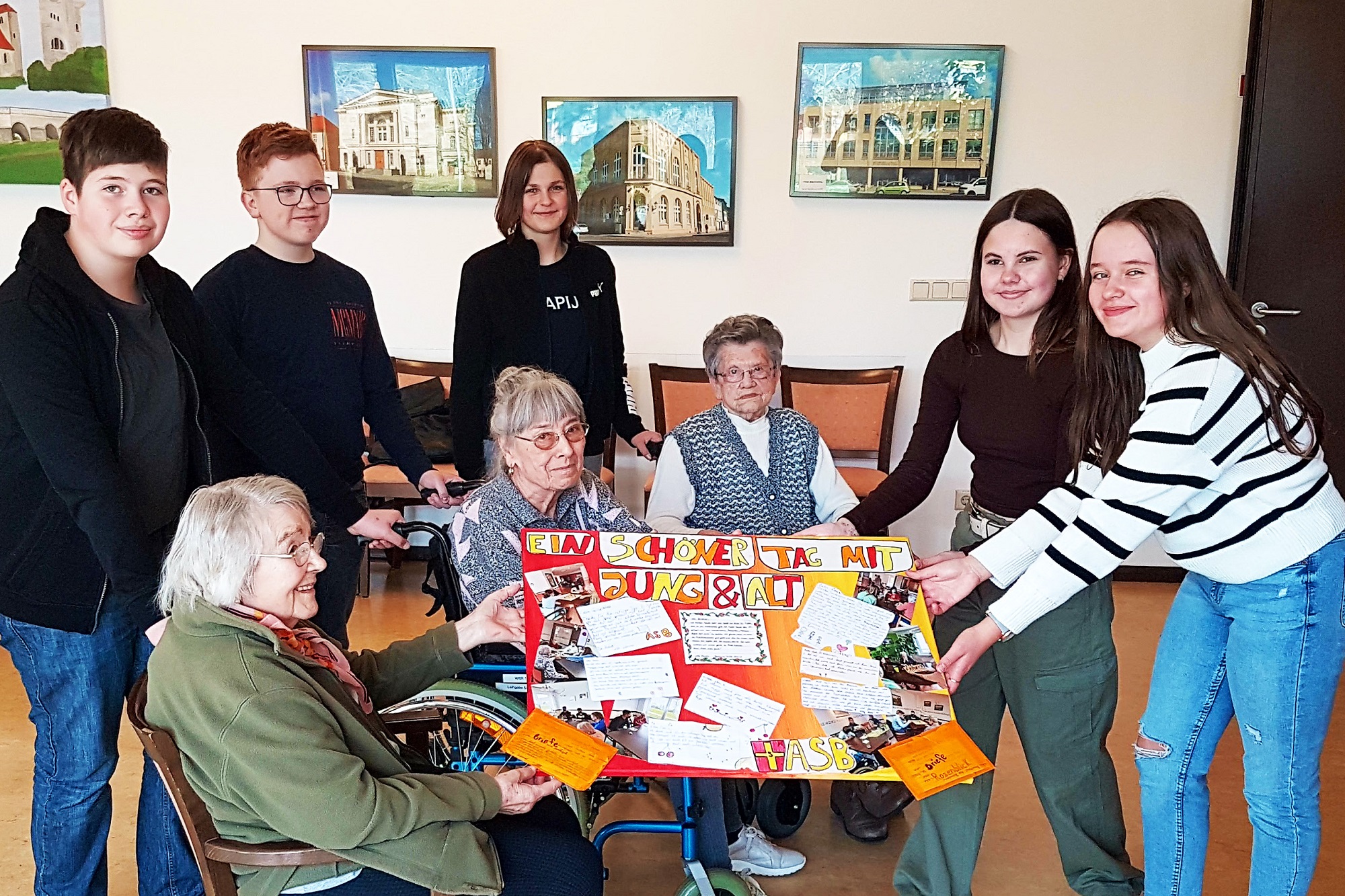 Ethikunterricht im Seniorenheim: Siebtklässler der Freien Sekundarschule Bernburg besuchen Pflegeheim 