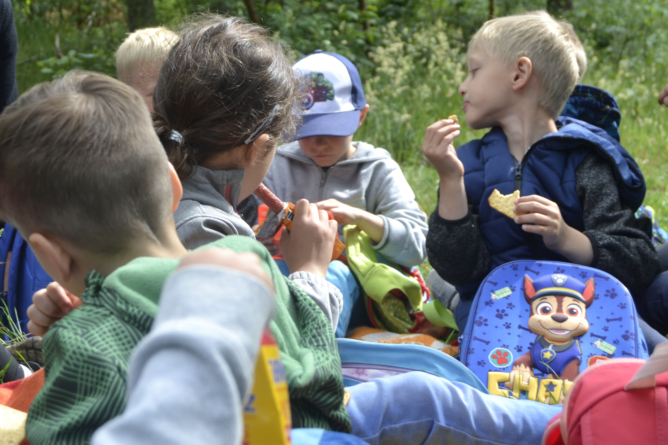 ASB-Kids aus der Integrativen Kindertagesstätte „Spatzennest“ erobern den Stadtwald und lernen über eigene Grenzen hinauszugehen