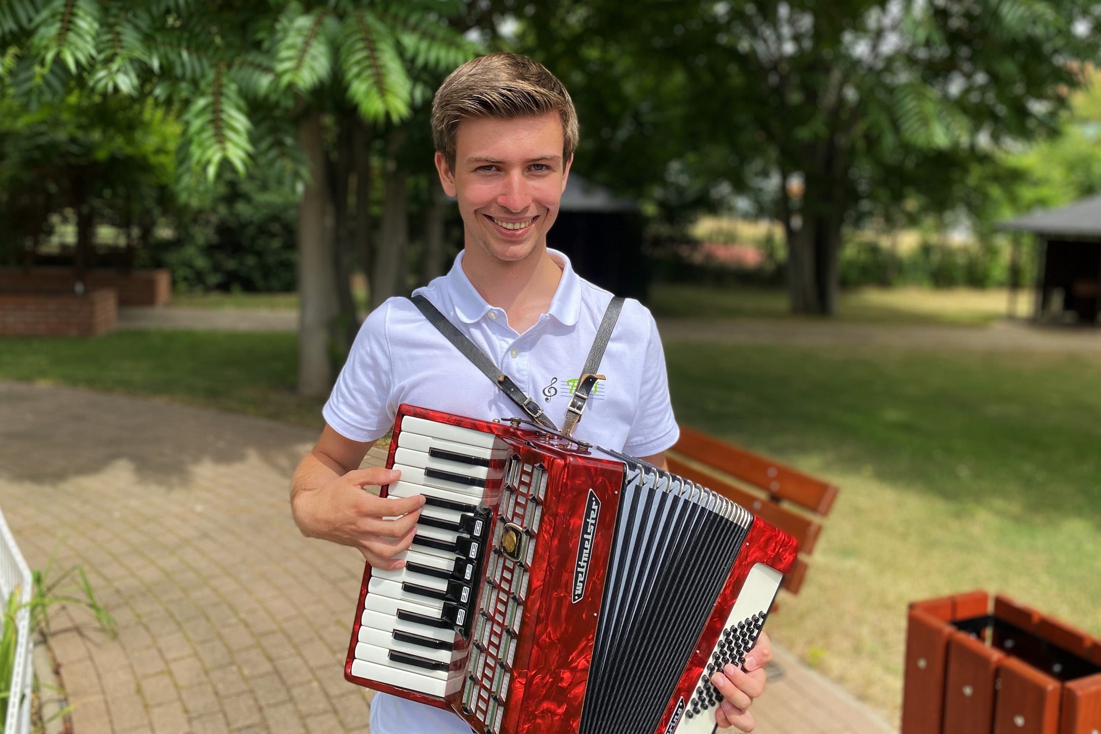Im ASB Senioren-und Pflegeheim „Rosenblick“ geht sprichwörtlich die Post ab, wenn der 17jährige Fabian Golke musiziert.