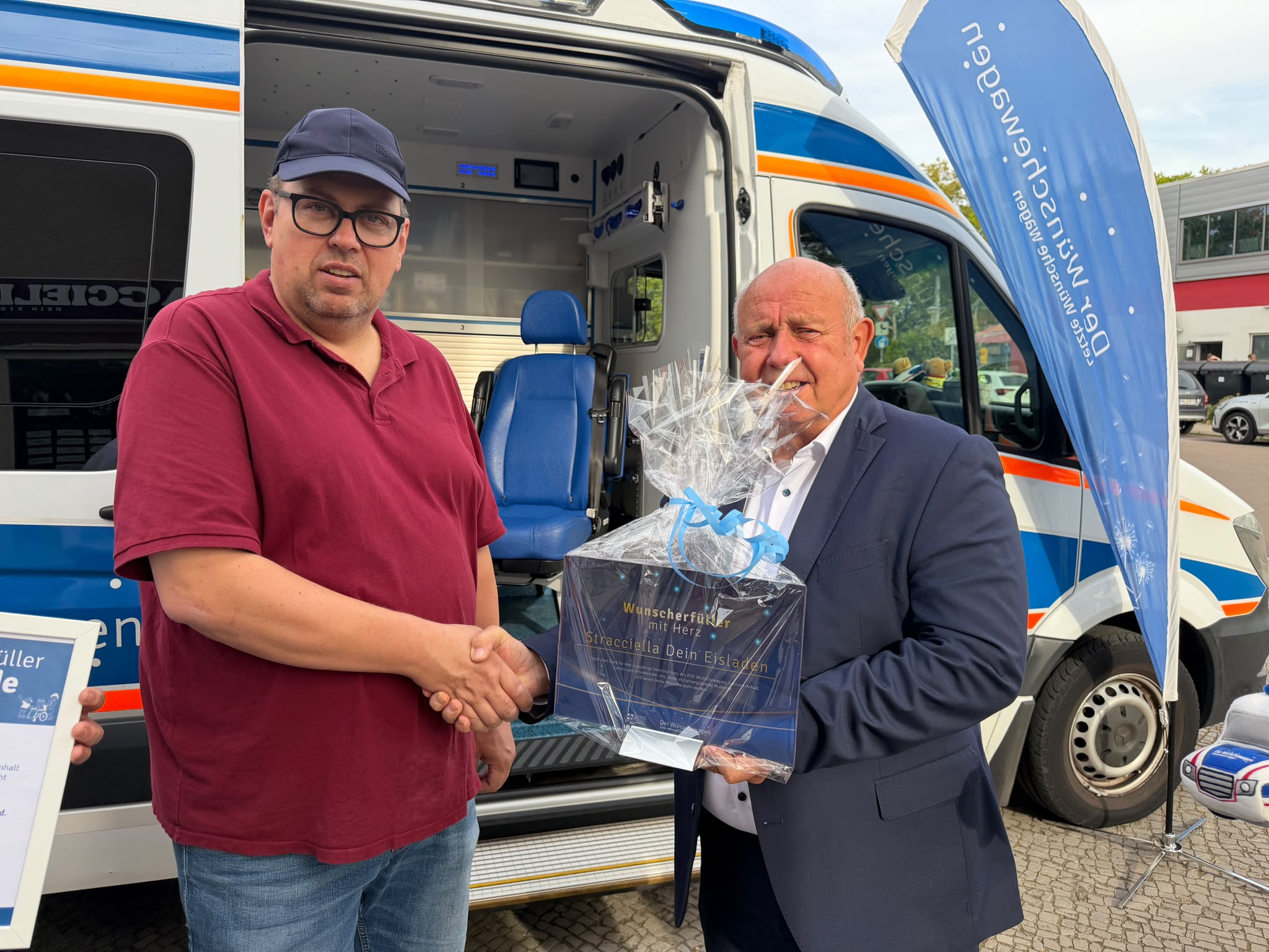 Spendenübergabe für den Wünschewagen Sachsen-Anhalt