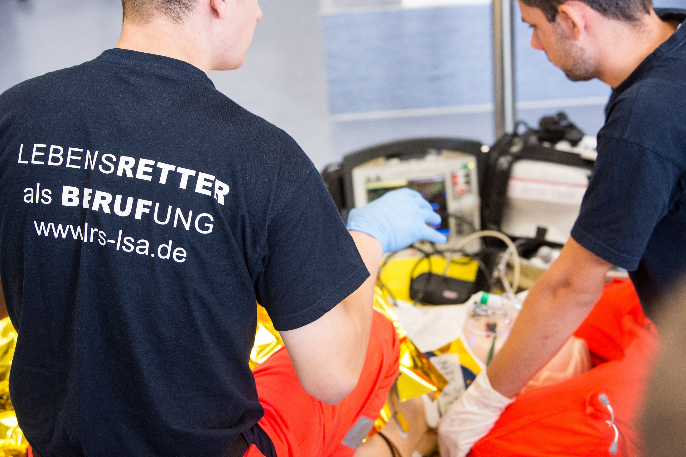 Erste berufsbegleitende Notfallsanitäter-Ausbildung in Sachsen-Anhalt an der DRK- und ASB Landesrettungsschule möglich.