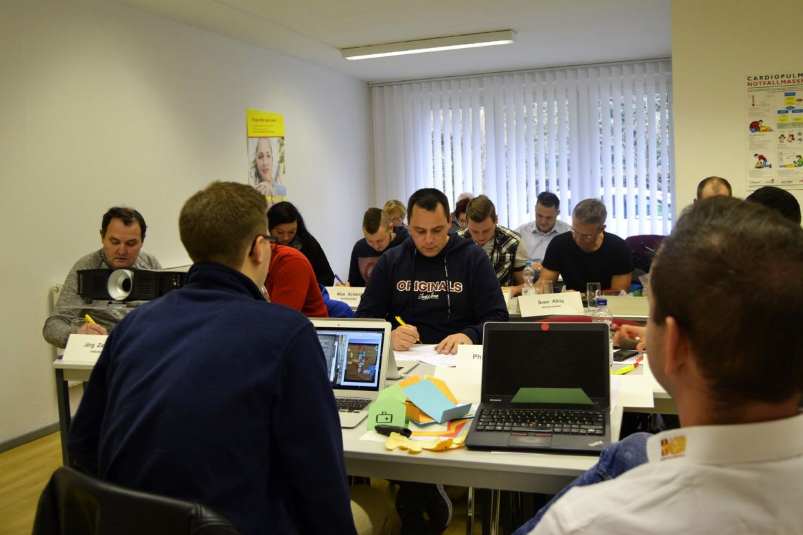 Konzentriert bei der Arveit! Fortbildung des Bildungswerkes Köln in Hettstedt.jpg