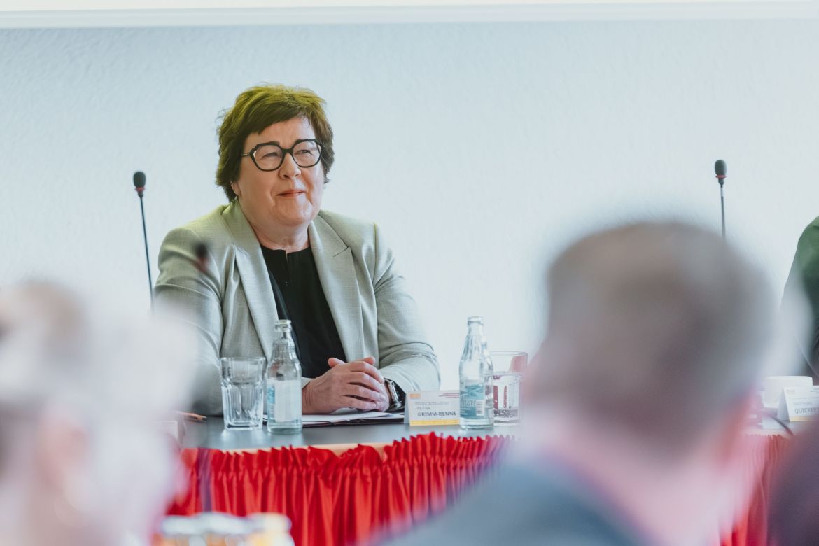 Ministerin_Grimm_Benne_2.jpg