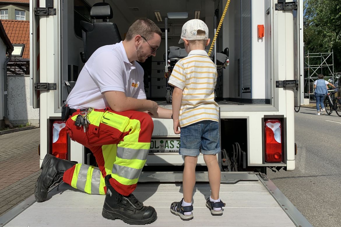 Für kleine Besucher gehen wir auf die Knie..jpg