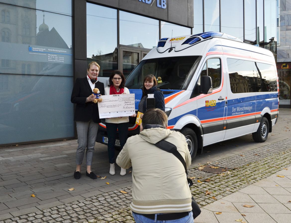 Pressetermin zur Spendenübergabe für den Wünschewagen Sachsen-Anhalt.jpg