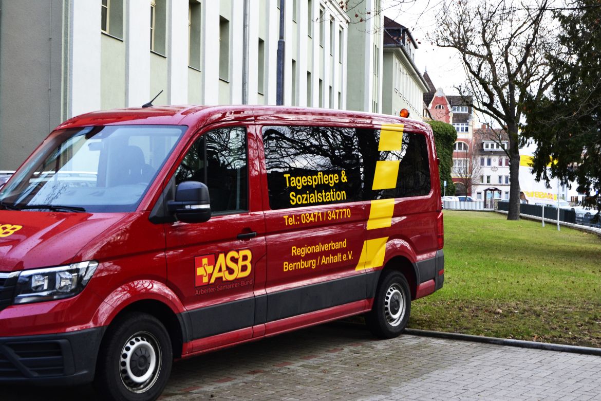 Die modernen Fahrzeugflotte des ASB in Bernburg-Anhalt.jpg