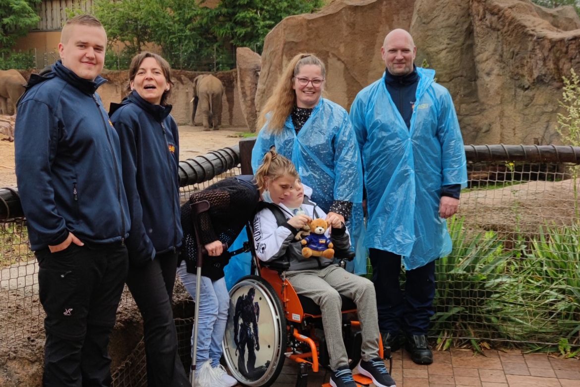 Der Wünschewagen im Zoo Magdeburg.jpg