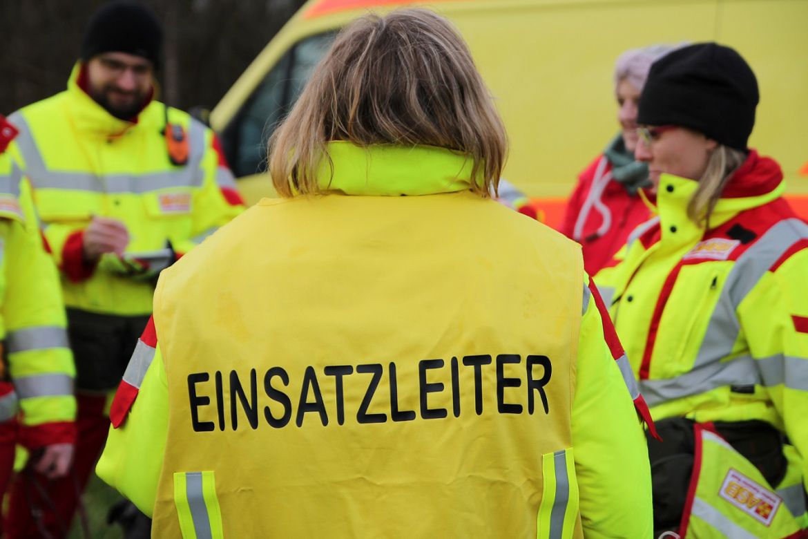 Mantrailer (Personenspürhunde) in der Regel bei der Suche in der Stadt oder in Gebäuden.